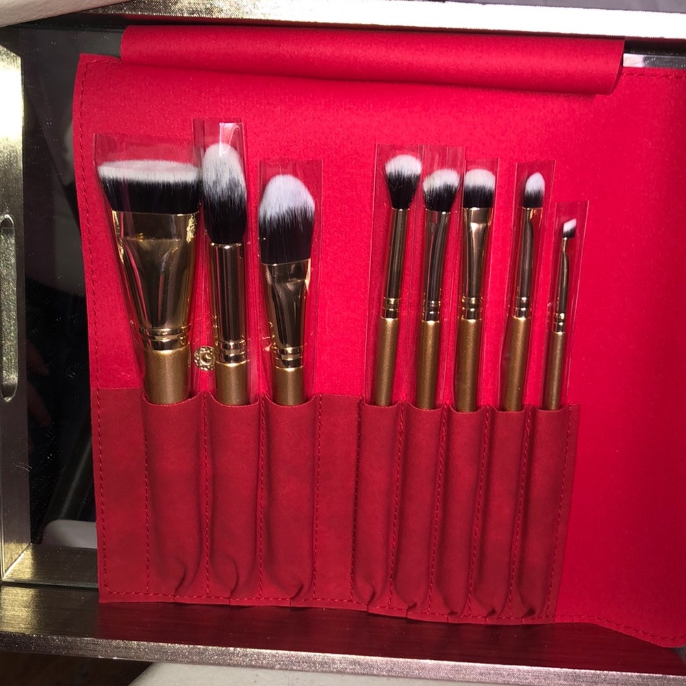 LUXIE
Glitter and Gold Brush Set